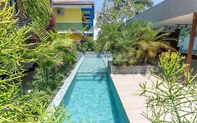 Residencial Praça Cinco - Flats a 200m do mar no Centro Porto de Galinhas por Yolo